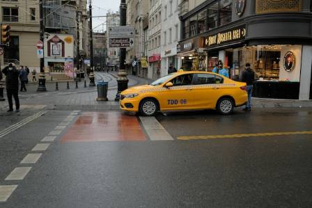 6 Reasons Why Taxis Are Yellow in So Many Countries Around the World